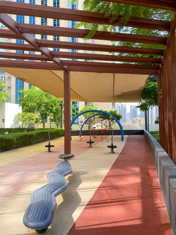 Higuests - Elegant Apt With Terrace Minutes From Burj Khalifa Дубай Екстер'єр фото