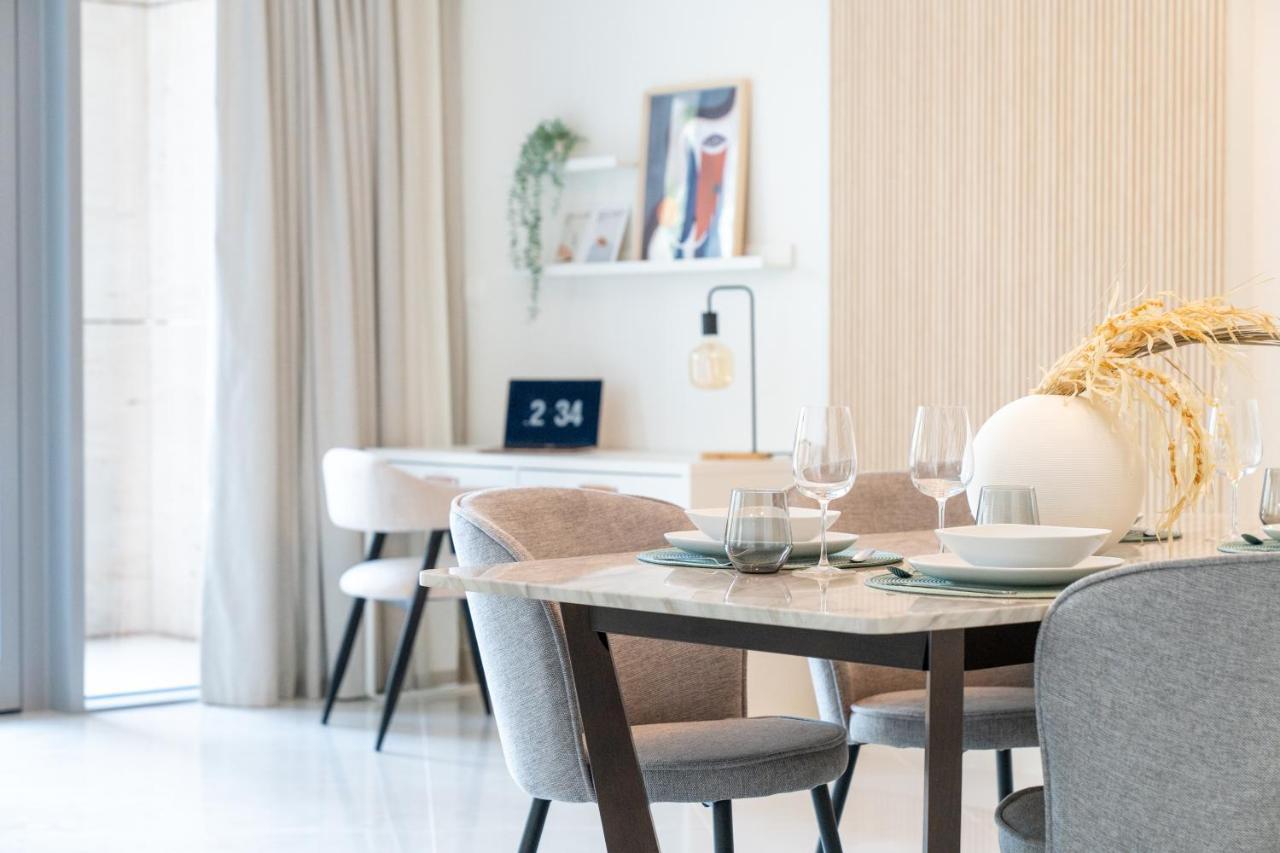 Higuests - Elegant Apt With Terrace Minutes From Burj Khalifa Дубай Екстер'єр фото